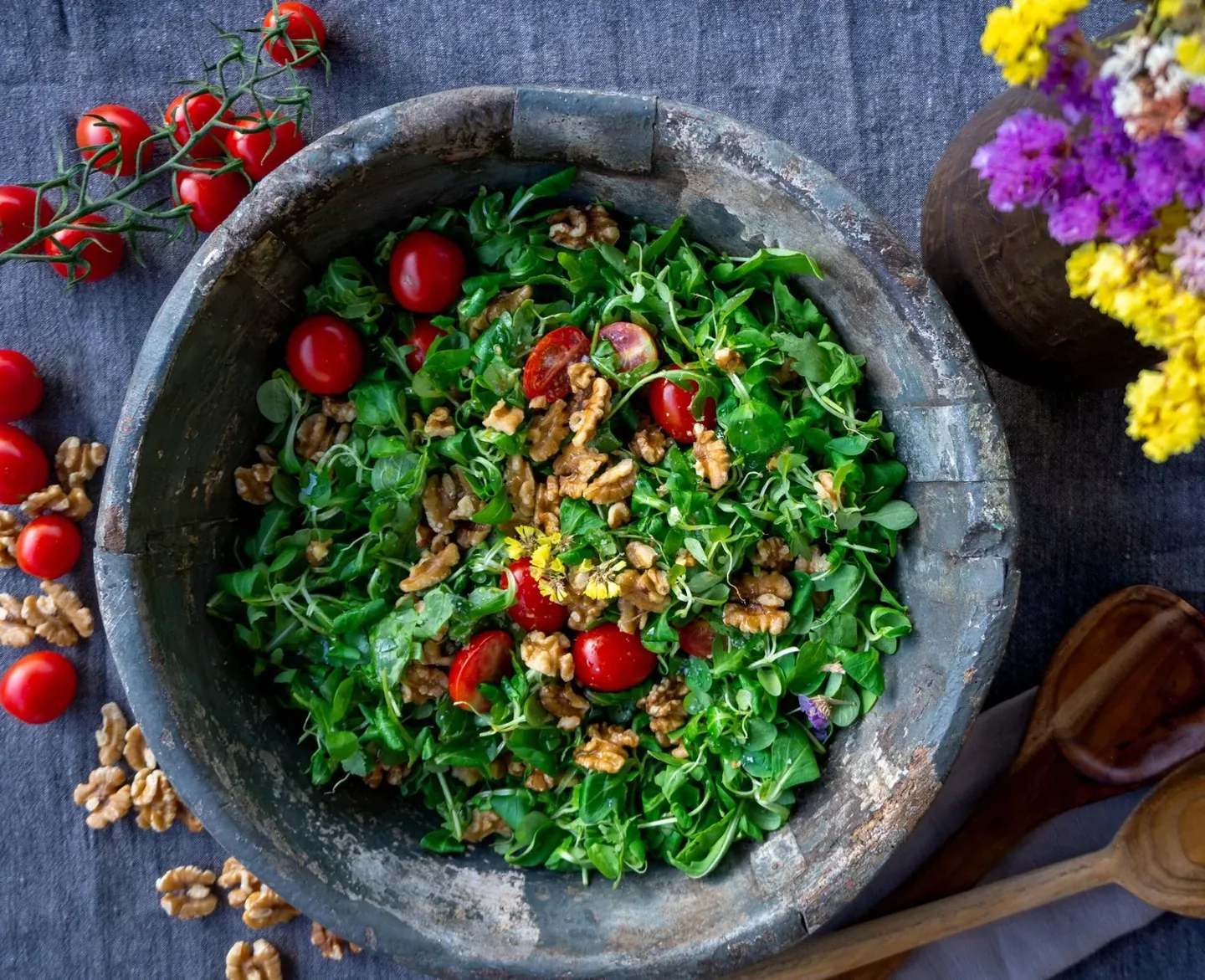 How to Eat With a Greek-Island Spirit